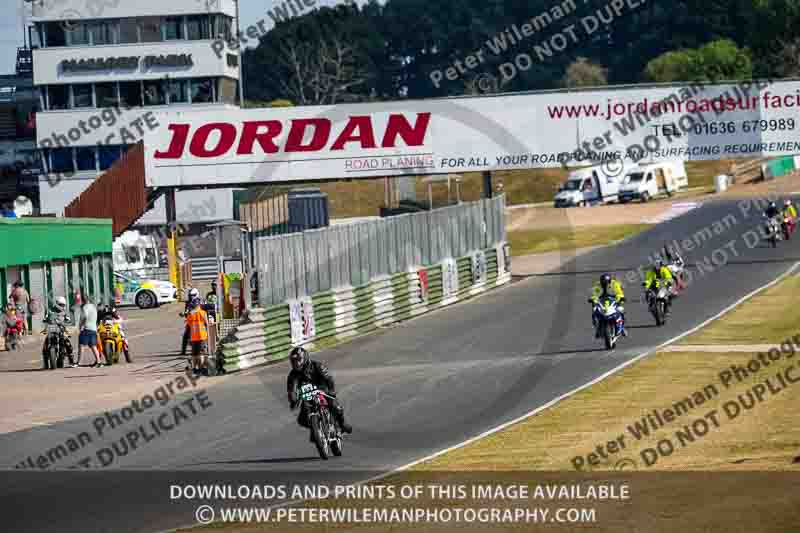 Vintage motorcycle club;eventdigitalimages;mallory park;mallory park trackday photographs;no limits trackdays;peter wileman photography;trackday digital images;trackday photos;vmcc festival 1000 bikes photographs